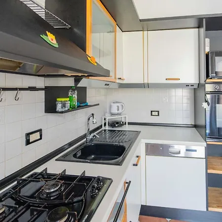 Apartment 221 - Francolano For Rent, 5 Minuti Di Auto Dal Mare E Dal Centro Di Sestri *
